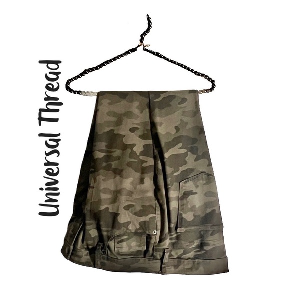 Universal Thread Ankle Length Cropped Cargo Pants. Gently Worn. Size 16/33R. - Picture 3 of 13